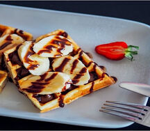 Классическая вафля с бананом и нутеллой