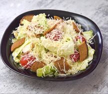 Салат Цезарь с курицей