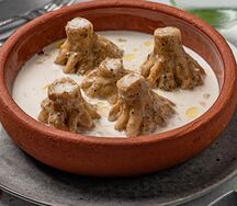 Мини-хинкали с говядиной в перечном соусе