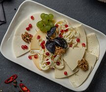 Ассорти домашних кавказских сыров