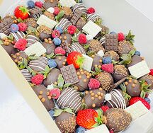 Клубнично-ягодный микс в шоколаде