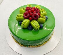 Торт Прага с макарунсами