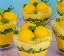 Трайфл шпинатный манго-маракуйя