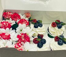 Капкейки с живыми цветами