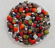 Ягодный микс из клубники в шоколаде Облачко