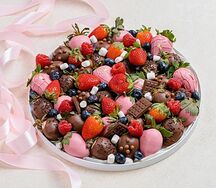 Ягодный микс Пинк из клубники в шоколаде