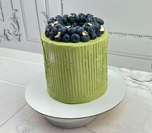 Торт Ванильный бисквит, украшен голубикой 