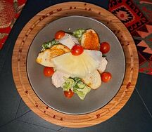 Цезарь с курицей