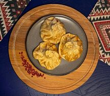 Хинкали со свининой и говядиной во фритюре