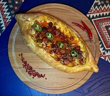 Пиде с охотничьими колбасками