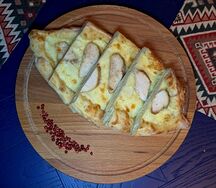 Пиде с курицей и чесноком