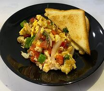 Скрэмбл с овощами