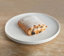 Слойка творог-изюм