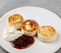 Сырники со сметаной