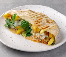 Гирос с цыпленком и соусом дзадзыки