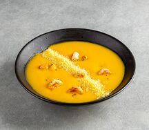 Тыквенный суп с креветками на кокосовом молоке