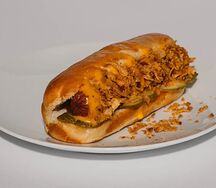 Хот-дог с колбаской из свинины