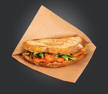 Сэндвич с некурицей, веган сыром и песто