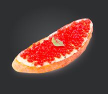 Тост с веганским маслом и красной икрой на тартине