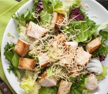 Салат цезарь с курицей