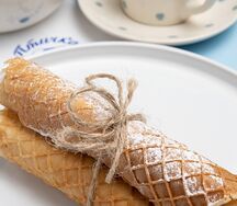 Трубочка с вареной сгущенкой и орехами