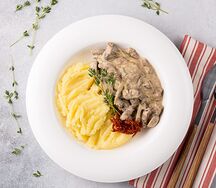 Бефстроганов с пюре