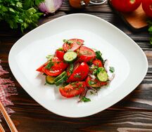 Салат из свежих овощей по-грузински