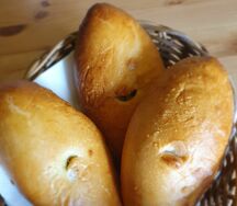 Пирожок с вишней