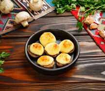 Шапочки шампиньонов на кеци