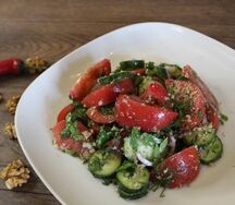 Салат из свежих овощей по-мегрельски