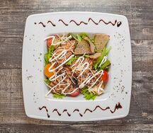 Салат Цезарь с курицей