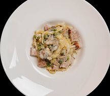Феттучини с ветчиной и грибами