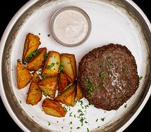 Бифштекс из мраморной говядины с пряным картофелем
