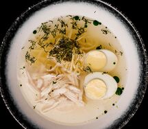 Домашний куриный бульон с лапшой