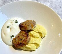 Котлеты из цыпленка с картофельным пюре и муссом пармезан 