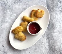 Куриные наггетсы с кетчупом 