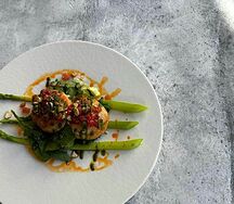 Фишболлы со спаржей и домашним песто 