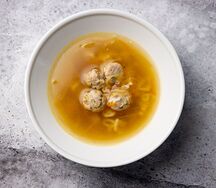 Куриный бульон с фрикадельками 