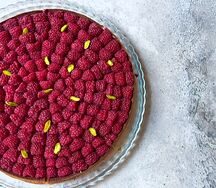 Тарт малина-фисташка