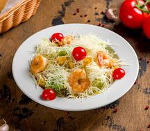 Салат Цезарь с креветками