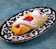 Булочка со смородиной