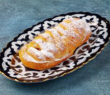 Булочка с абрикосом