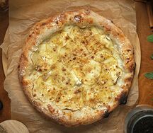 Яблоко с корицей пицца