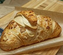 Круассан с миндалем и марципаном