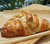 Круассан с заварным кремом