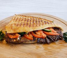 Шаурма с курицей в турецком хлебе