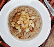 Каша овсяная с яблоком