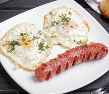 Сосиски с яйцом