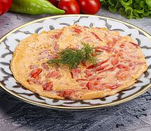 Омлет с помидорами