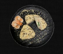 Онигири с креветкой 